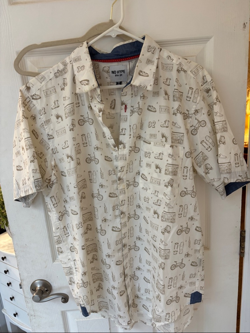 Hype White Short-Sleeve Button-Down Shirt with Tan Print
